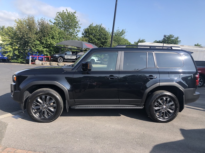 Toyota 2.8D Invincible SUV 5dr Diesel Auto 4WD Euro 6 (s/s) (LWB) (204 ps)