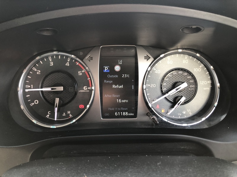Toyota 2.8 D-4D Invincible Pickup Double Cab 4dr Diesel Auto 4WD Euro 6 (s/s) (204 ps)