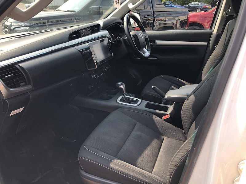 Toyota 2.8 D-4D Invincible Pickup Double Cab 4dr Diesel Auto 4WD Euro 6 (s/s) (204 ps)