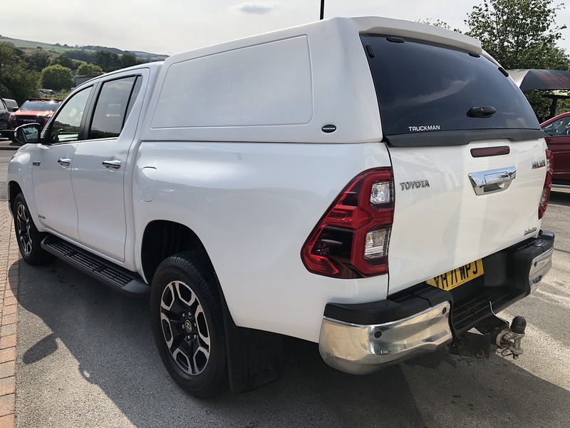 Toyota 2.8 D-4D Invincible Pickup Double Cab 4dr Diesel Auto 4WD Euro 6 (s/s) (204 ps)