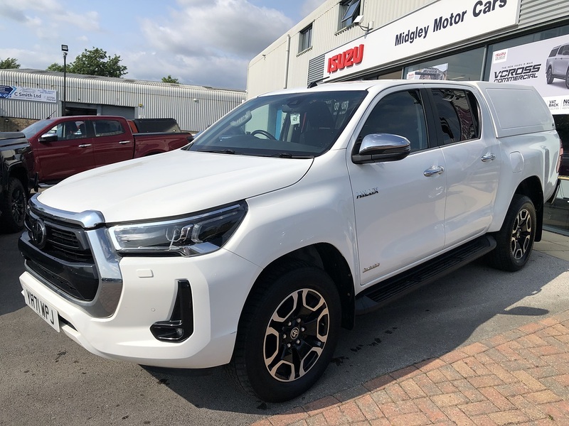 Toyota 2.8 D-4D Invincible Pickup Double Cab 4dr Diesel Auto 4WD Euro 6 (s/s) (204 ps)