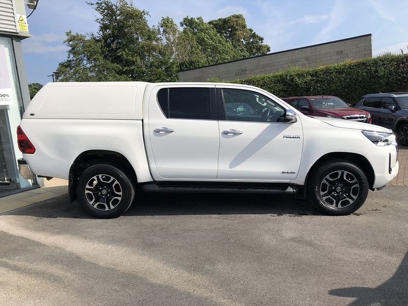 Toyota 2.8 D-4D Invincible Pickup Double Cab 4dr Diesel Auto 4WD Euro 6 (s/s) (204 ps)