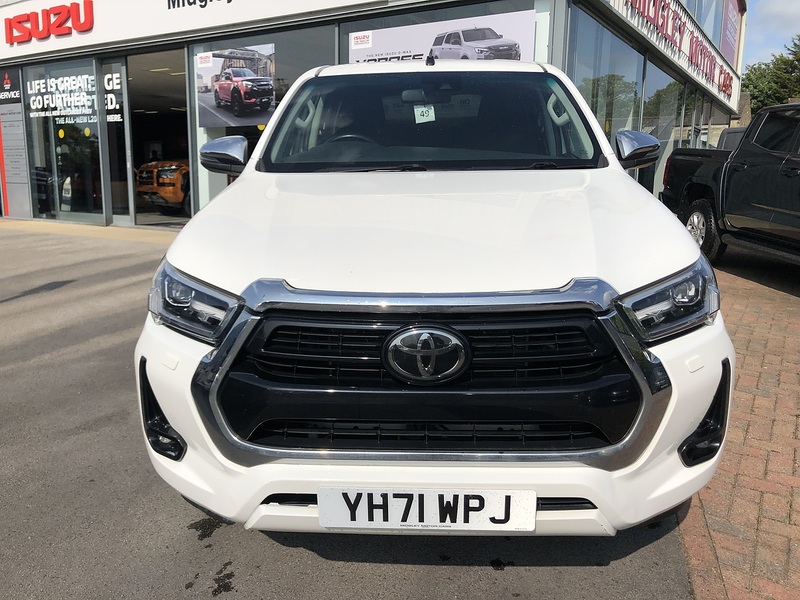 Toyota 2.8 D-4D Invincible Pickup Double Cab 4dr Diesel Auto 4WD Euro 6 (s/s) (204 ps)