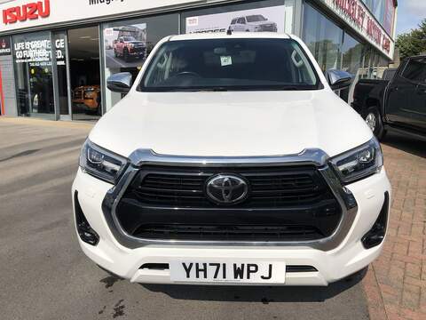 Toyota Hilux, 2.8 D-4D Invincible Pickup Double Cab 4dr Diesel Auto 4WD Euro 6 (s/s) (204 ps)