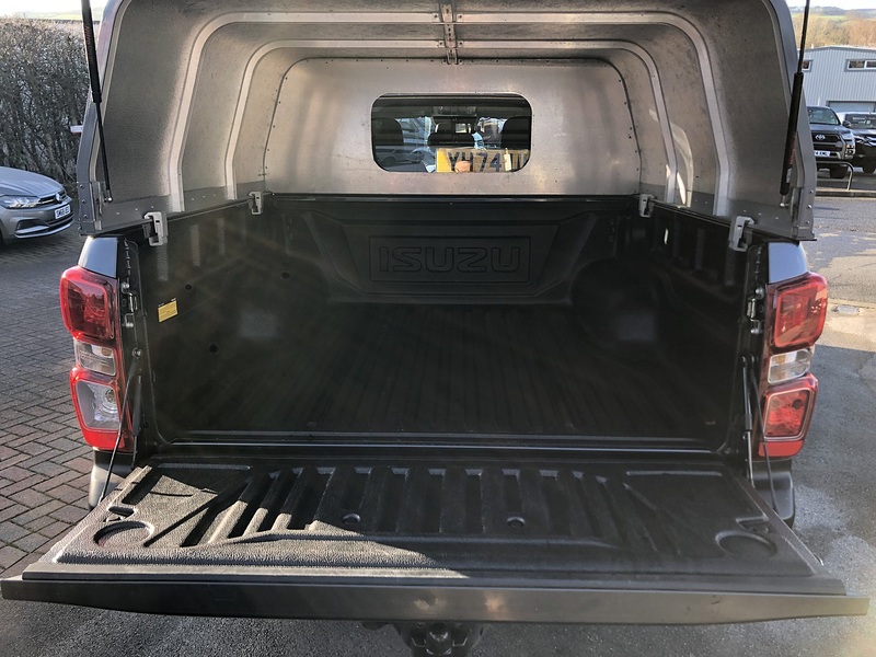 Isuzu Utility Dcb Pick Up 1.9 Automatic Diesel