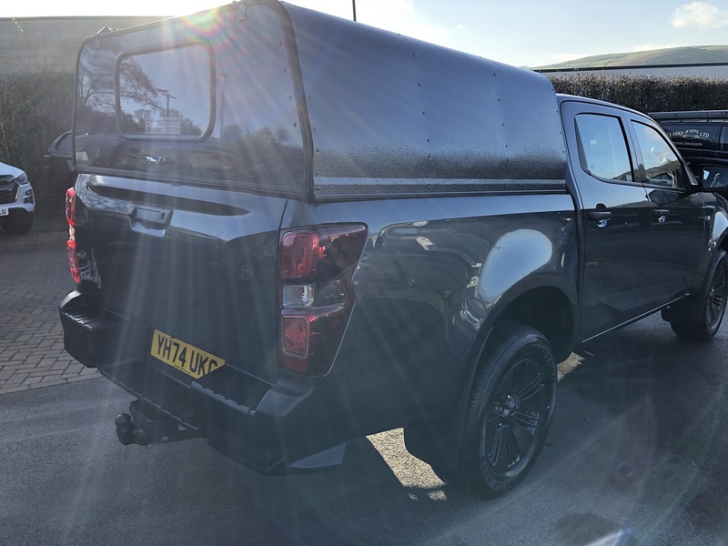 Isuzu Utility Dcb Pick Up 1.9 Automatic Diesel