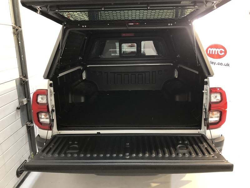 Toyota 2.8 D-4D-h Invincible X Pickup 4dr Diesel Hybrid Auto 4WD Euro 6 (204 ps)