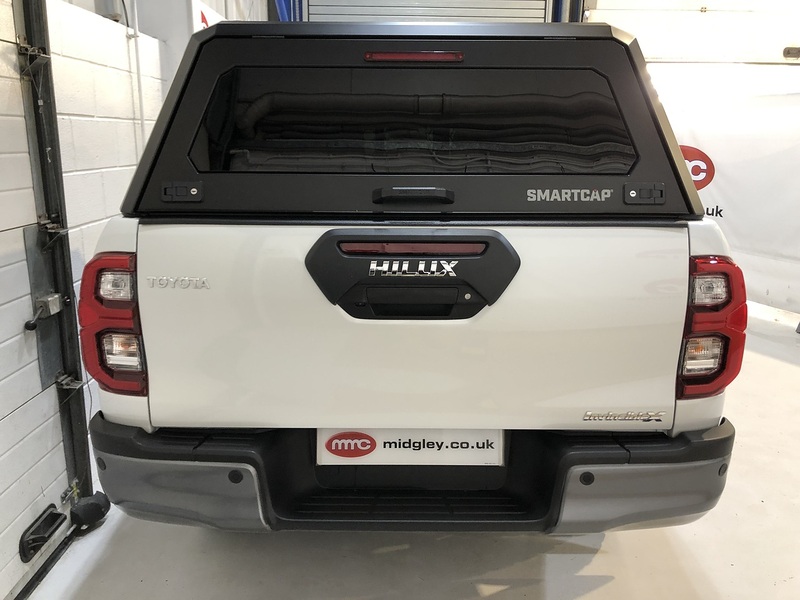 Toyota 2.8 D-4D-h Invincible X Pickup 4dr Diesel Hybrid Auto 4WD Euro 6 (204 ps)