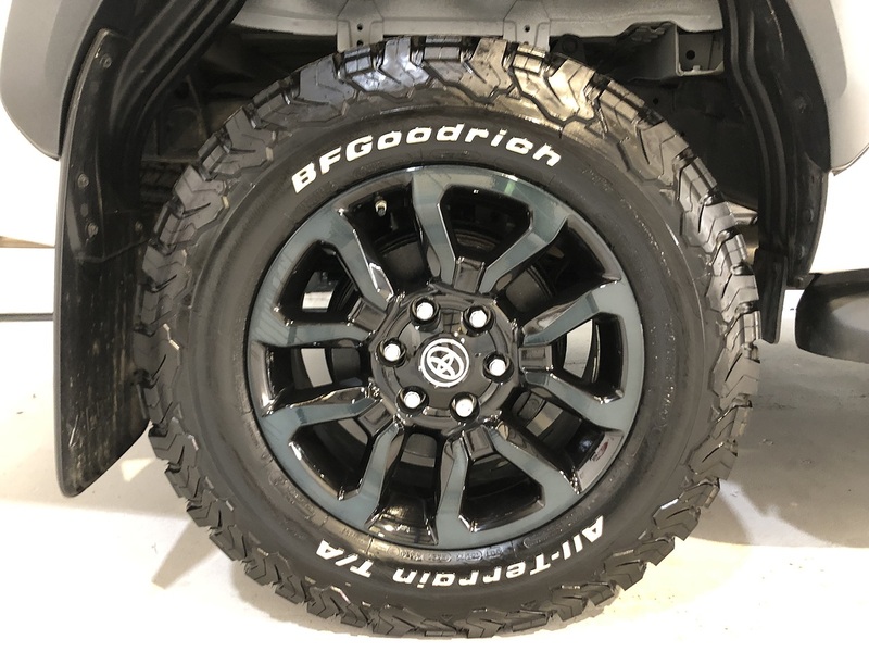 Toyota 2.8 D-4D-h Invincible X Pickup 4dr Diesel Hybrid Auto 4WD Euro 6 (204 ps)