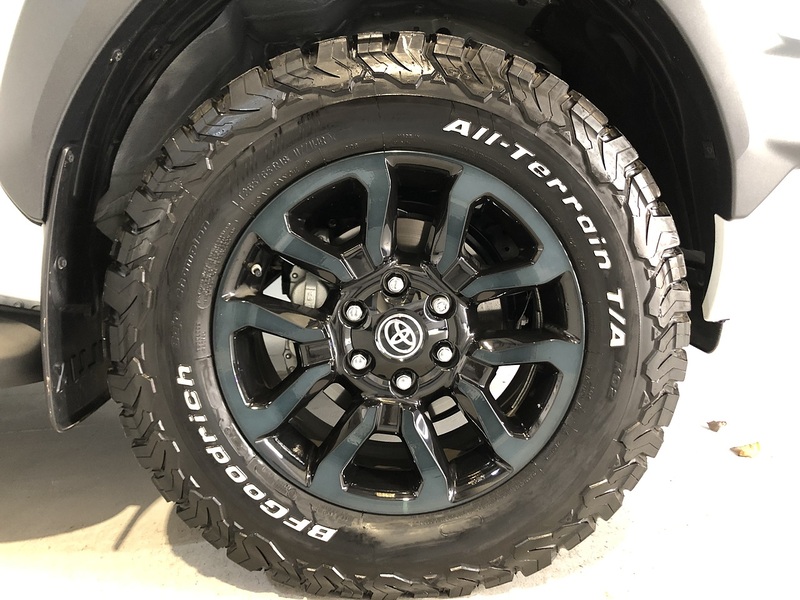 Toyota 2.8 D-4D-h Invincible X Pickup 4dr Diesel Hybrid Auto 4WD Euro 6 (204 ps)