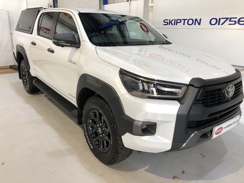 Toyota 2.8 D-4D-h Invincible X Pickup 4dr Diesel Hybrid Auto 4WD Euro 6 (204 ps)