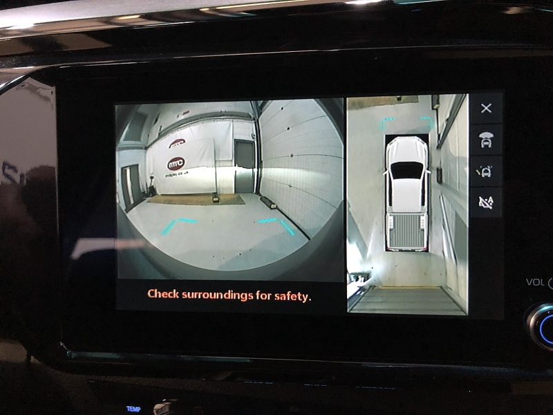 Toyota 2.8 D-4D-h Invincible X Pickup 4dr Diesel Hybrid Auto 4WD Euro 6 (204 ps)