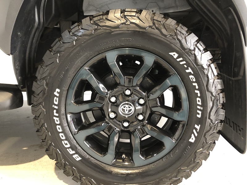 Toyota 2.8 D-4D-h Invincible X Pickup 4dr Diesel Hybrid Auto 4WD Euro 6 (204 ps)