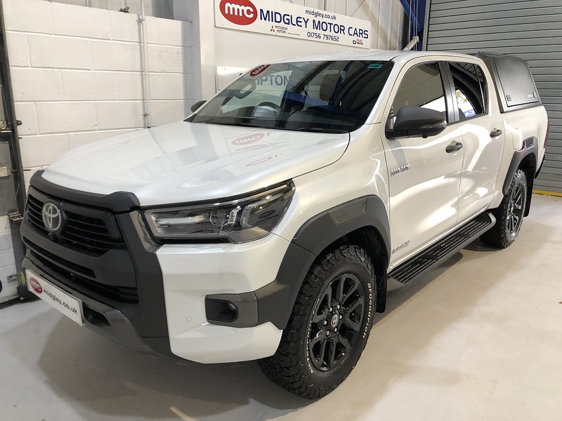 Toyota 2.8 D-4D-h Invincible X Pickup 4dr Diesel Hybrid Auto 4WD Euro 6 (204 ps)
