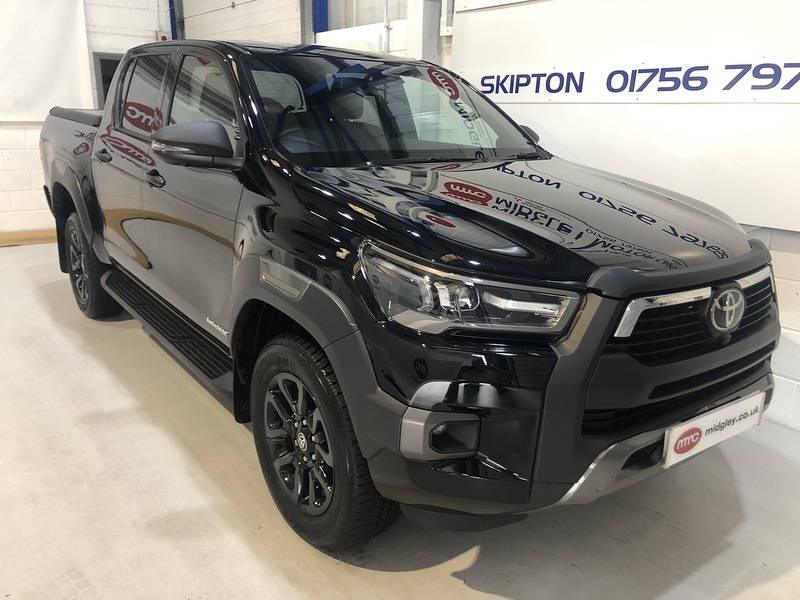 Toyota 2.8 D-4D Invincible X Pickup Double Cab 4dr Diesel Auto 4WD Euro 6 (s/s) (204 ps)