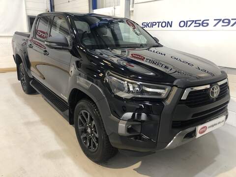 2.8 D-4D Invincible X Pickup Double Cab 4dr Diesel Auto 4WD Euro 6 (s/s) (204 ps)