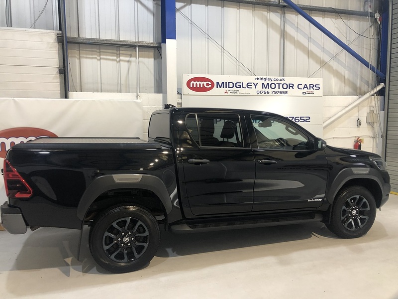 Toyota 2.8 D-4D Invincible X Pickup Double Cab 4dr Diesel Auto 4WD Euro 6 (s/s) (204 ps)