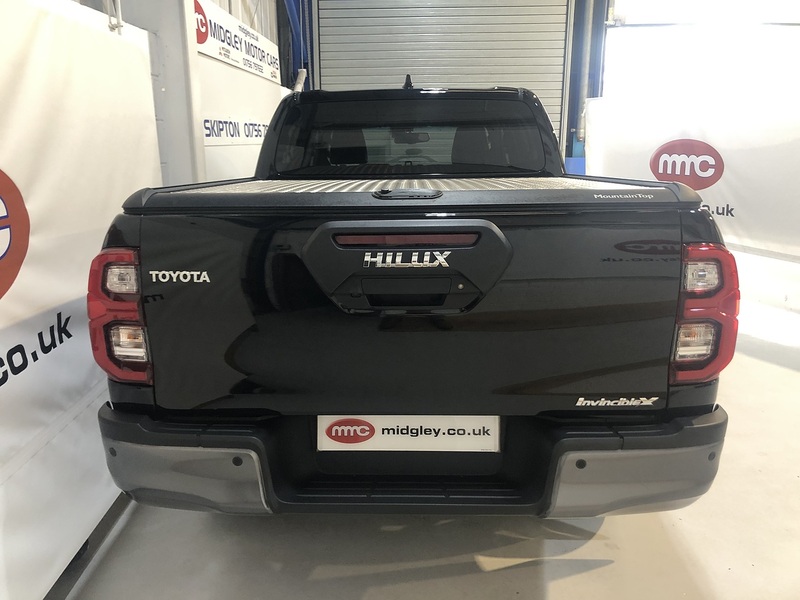 Toyota 2.8 D-4D Invincible X Pickup Double Cab 4dr Diesel Auto 4WD Euro 6 (s/s) (204 ps)