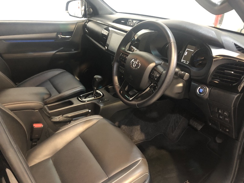 Toyota 2.8 D-4D Invincible X Pickup Double Cab 4dr Diesel Auto 4WD Euro 6 (s/s) (204 ps)