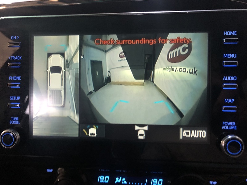 Toyota 2.8 D-4D Invincible X Pickup Double Cab 4dr Diesel Auto 4WD Euro 6 (s/s) (204 ps)