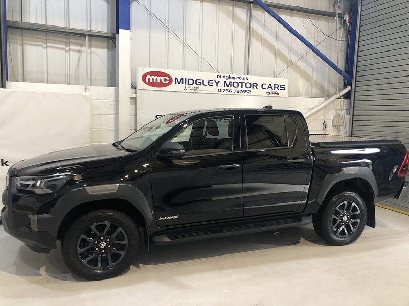 Toyota 2.8 D-4D Invincible X Pickup Double Cab 4dr Diesel Auto 4WD Euro 6 (s/s) (204 ps)