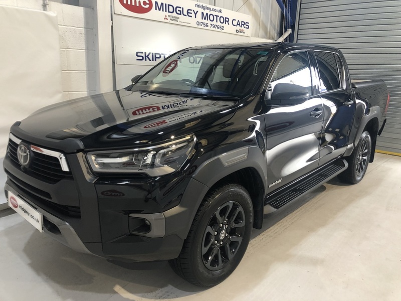 Toyota 2.8 D-4D Invincible X Pickup Double Cab 4dr Diesel Auto 4WD Euro 6 (s/s) (204 ps)