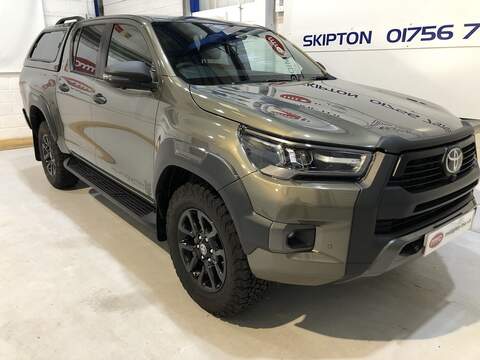 Invincible X 4Wd D-4D Dcb Pick Up 2.8 Automatic Diesel