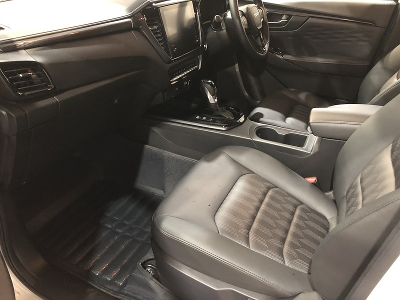 Isuzu V-Cross Dcb Pick Up 1.9 Automatic Diesel