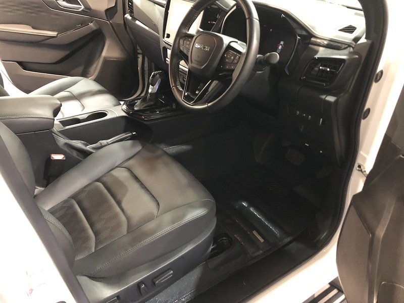 Isuzu V-Cross Dcb Pick Up 1.9 Automatic Diesel