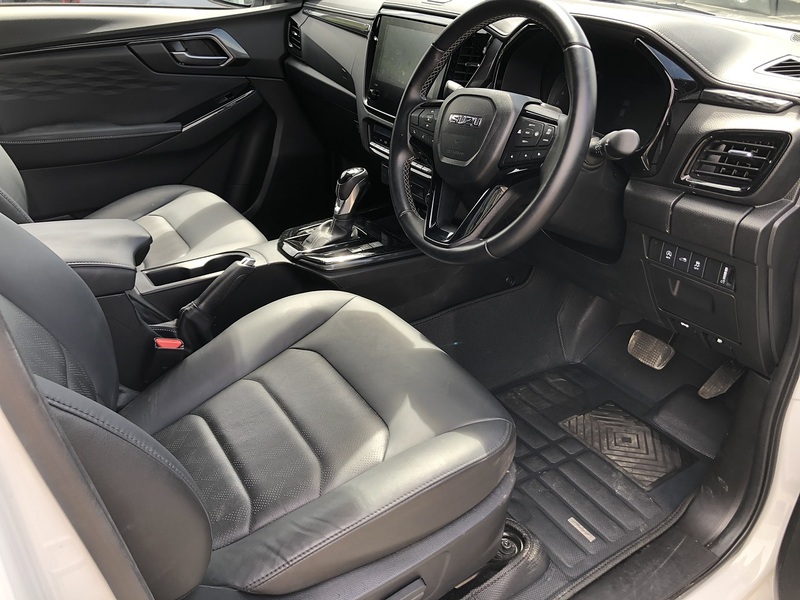 Isuzu V-Cross Dcb Pick Up 1.9 Automatic Diesel