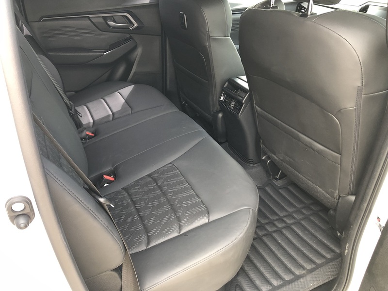 Isuzu V-Cross Dcb Pick Up 1.9 Automatic Diesel