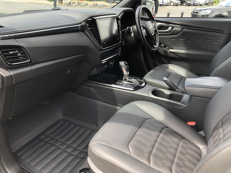 Isuzu V-Cross Dcb Pick Up 1.9 Automatic Diesel