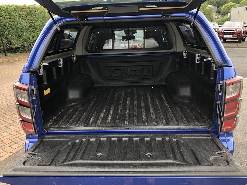Isuzu V-Cross Dcb Pick Up 1.9 Automatic Diesel