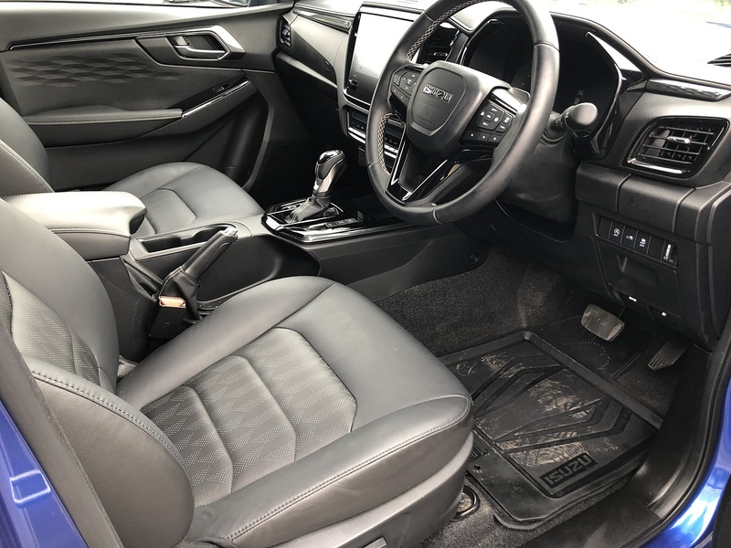 Isuzu V-Cross Dcb Pick Up 1.9 Automatic Diesel