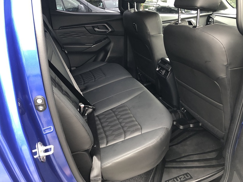 Isuzu V-Cross Dcb Pick Up 1.9 Automatic Diesel