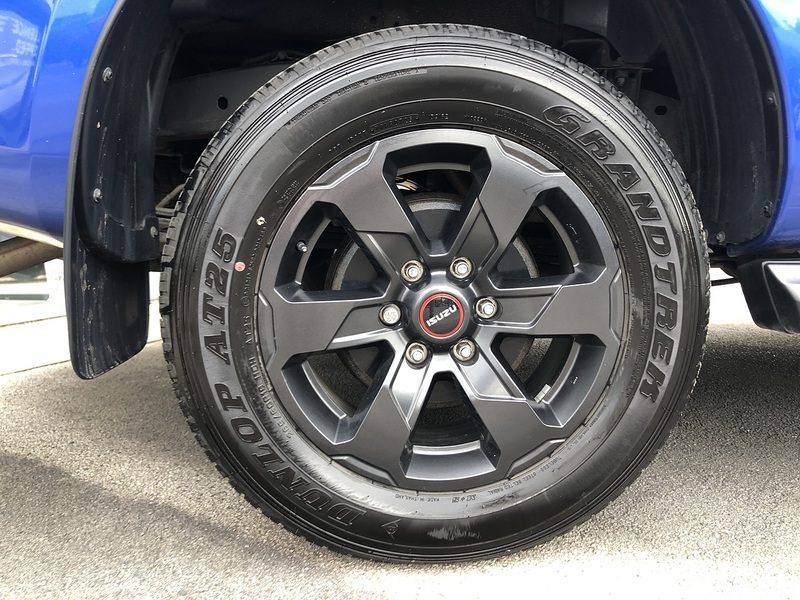 Isuzu V-Cross Dcb Pick Up 1.9 Automatic Diesel