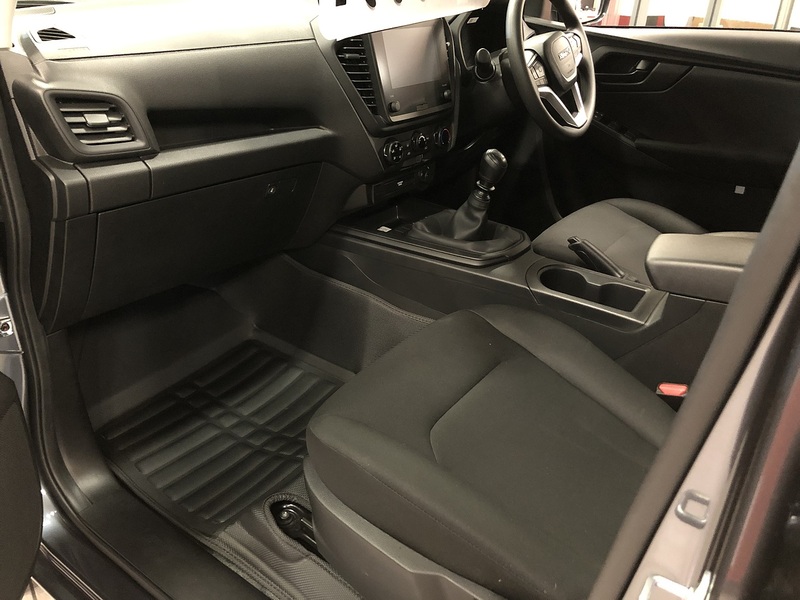 Isuzu Utility Dcb Pick Up 1.9 Manual Diesel