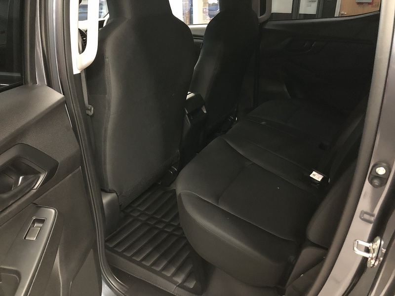 Isuzu Utility Dcb Pick Up 1.9 Manual Diesel