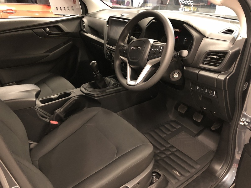 Isuzu Utility Dcb Pick Up 1.9 Manual Diesel