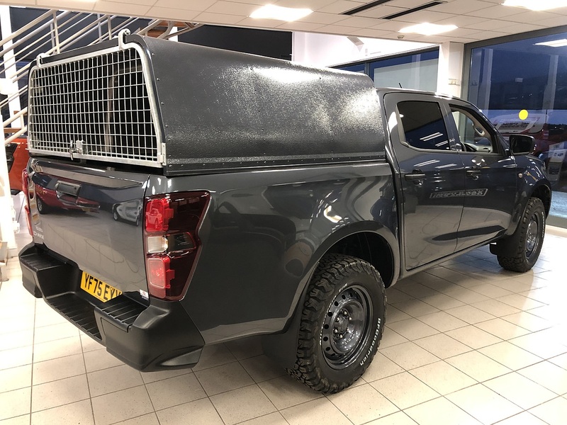 Isuzu Utility Dcb Pick Up 1.9 Manual Diesel