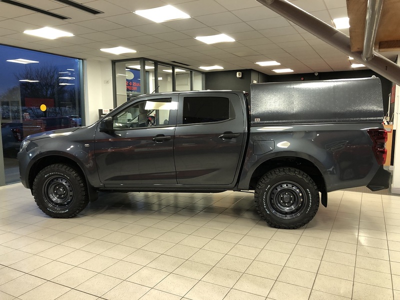 Isuzu Utility Dcb Pick Up 1.9 Manual Diesel