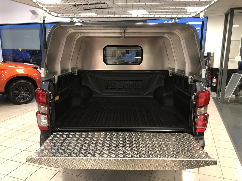 Isuzu Utility Dcb Pick Up 1.9 Manual Diesel