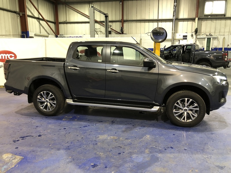 Isuzu Dl40 Dcb Pick Up 1.9 Automatic Diesel