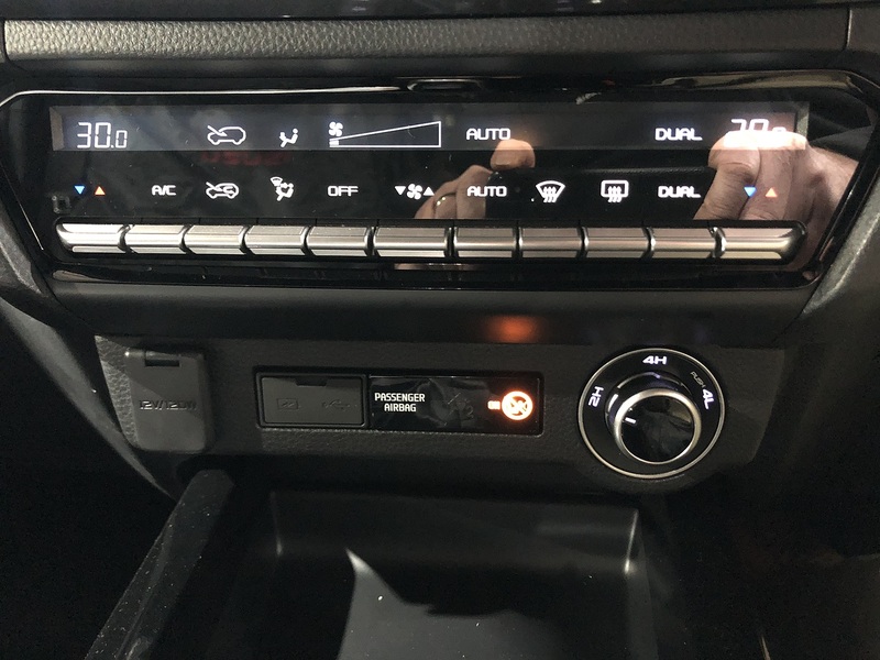 Isuzu V-Cross Commercial 1.9 Pick Up Automatic Diesel