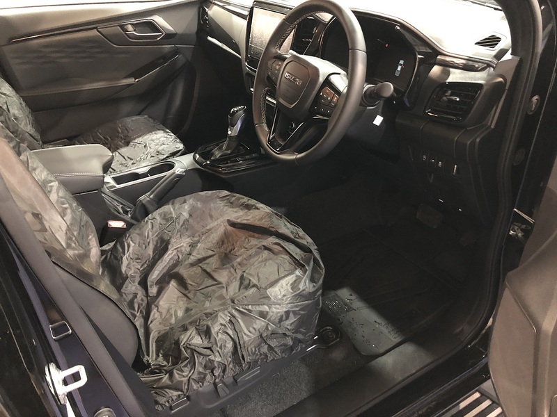 Isuzu V-Cross Commercial 1.9 Pick Up Automatic Diesel