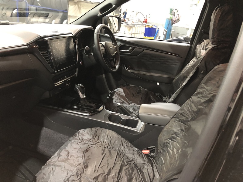 Isuzu V-Cross Commercial 1.9 Pick Up Automatic Diesel