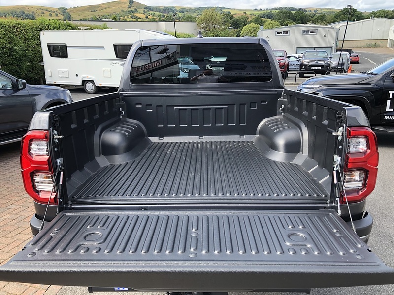 Toyota 2.8 D-4D-h Invincible X Pickup 4dr Diesel Hybrid Auto 4WD Euro 6 (204 ps)