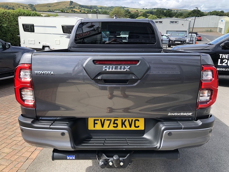 Toyota 2.8 D-4D-h Invincible X Pickup 4dr Diesel Hybrid Auto 4WD Euro 6 (204 ps)