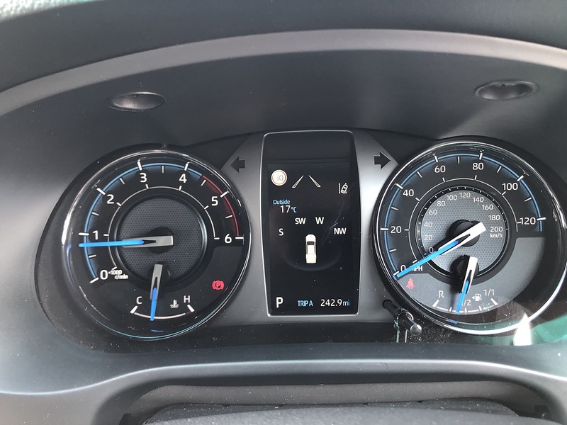 Toyota 2.8 D-4D-h Invincible X Pickup 4dr Diesel Hybrid Auto 4WD Euro 6 (204 ps)