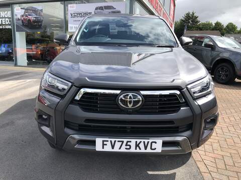 Toyota Hilux, 2.8 D-4D-h Invincible X Pickup 4dr Diesel Hybrid Auto 4WD Euro 6 (204 ps)